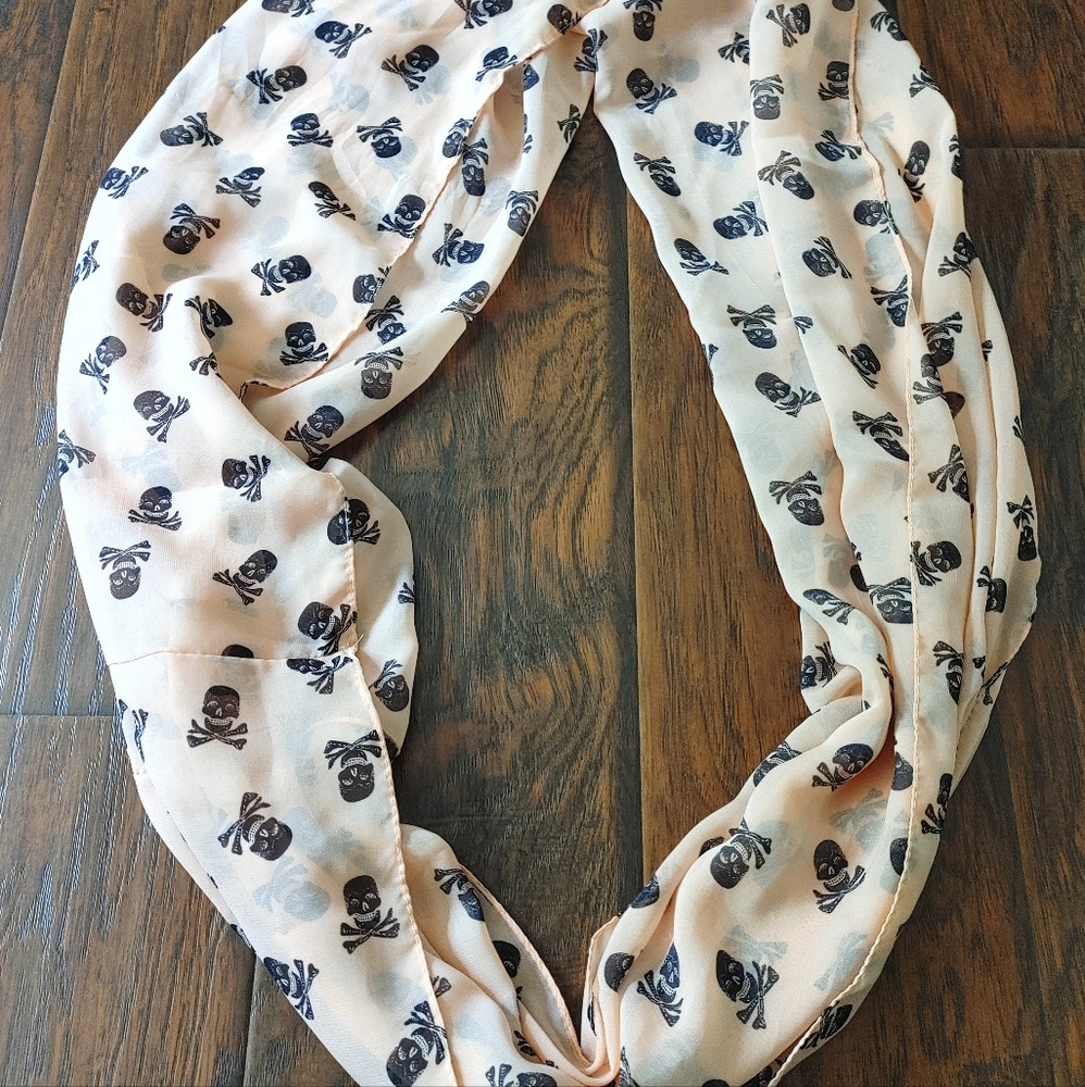 Skull infinity scarf